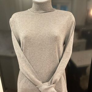 Chico's Turtleneck Sweater Women's Size 2 Gray Long Sleeves Straight Hem Knit